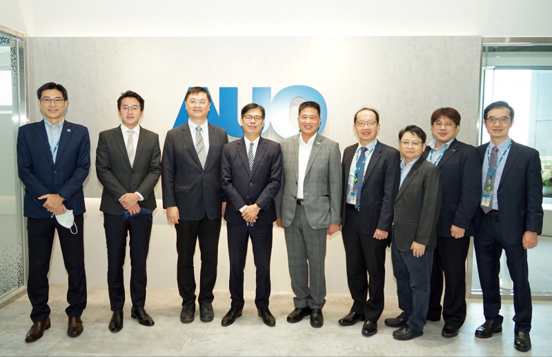 EVO真人光電前進亞灣成立「AUO解決方案研發中心」，作為多元場域解決方案研發及試驗場域（圖中左為高雄市長陳其邁、圖中右為EVO真人光電董事長彭双浪）